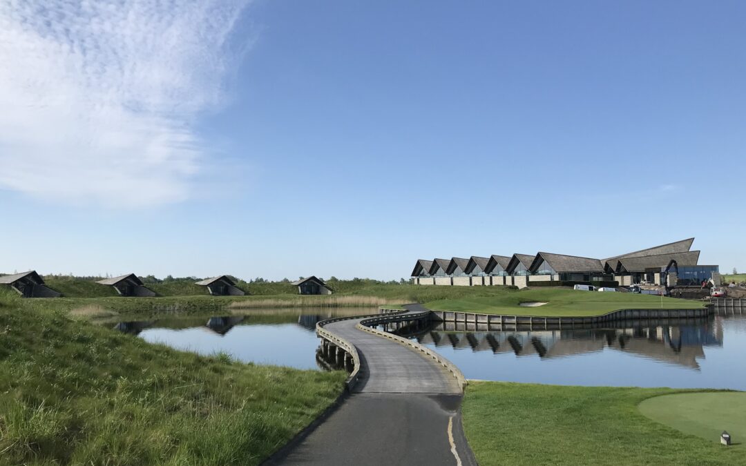 “Welcome, Mister Bond!” Fremtidens golfparadis bruger styring fra Somfy.